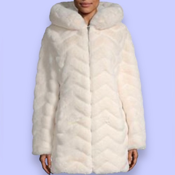 Liz Claiborne Faux Fur Chevron Coat - Ivory - Picture 4 of 4